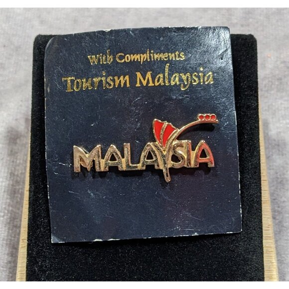 Vintage Tourism Malaysia Gold Tone Lapel Pin - Picture 1 of 2